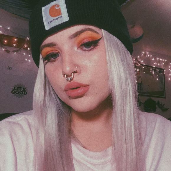 Meet your Posher, Brittyn - Picture 1 of 1